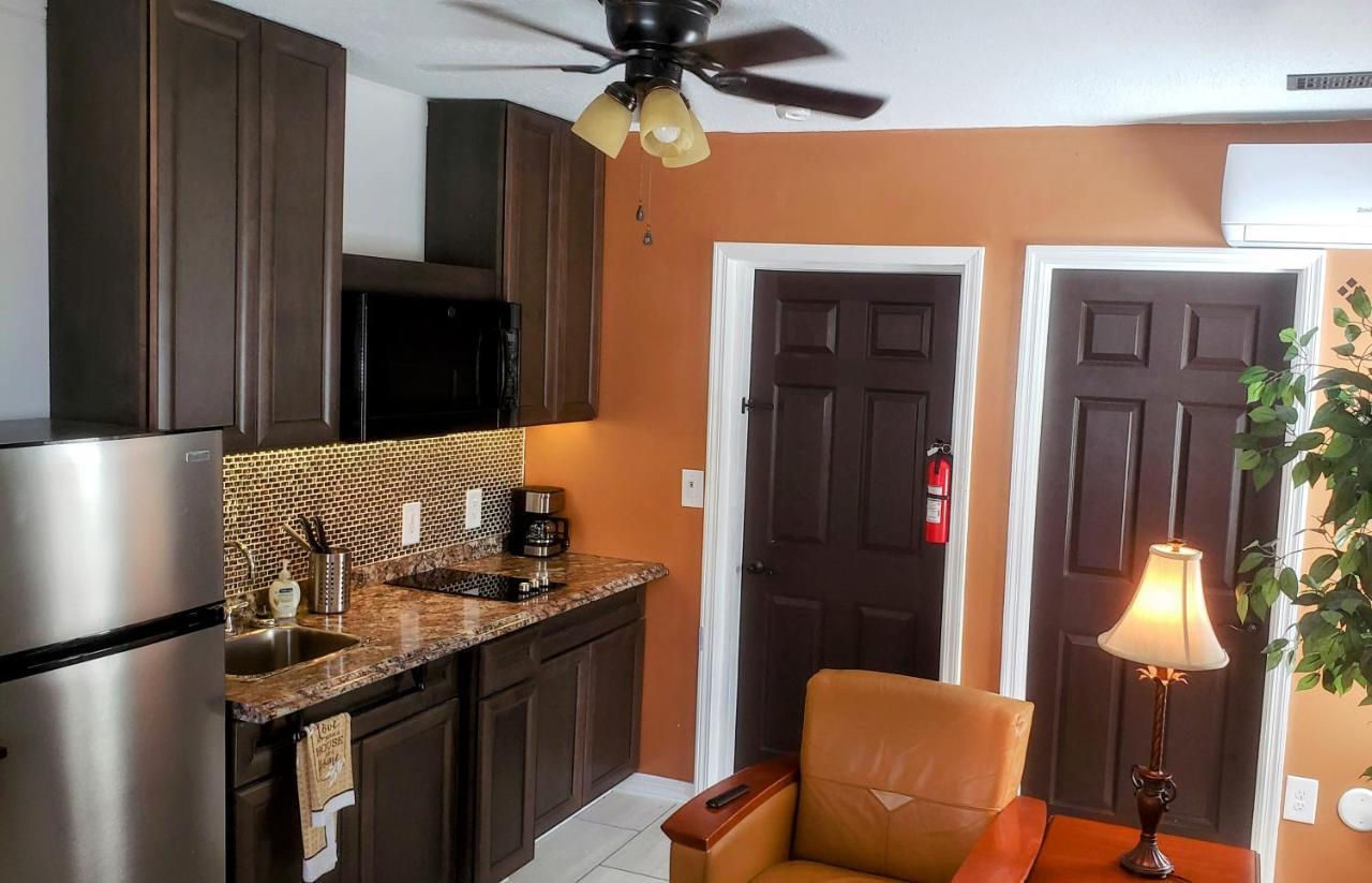 Stylish Suite Tampa Minutes To Hard Rock Casino Mango Exterior photo
