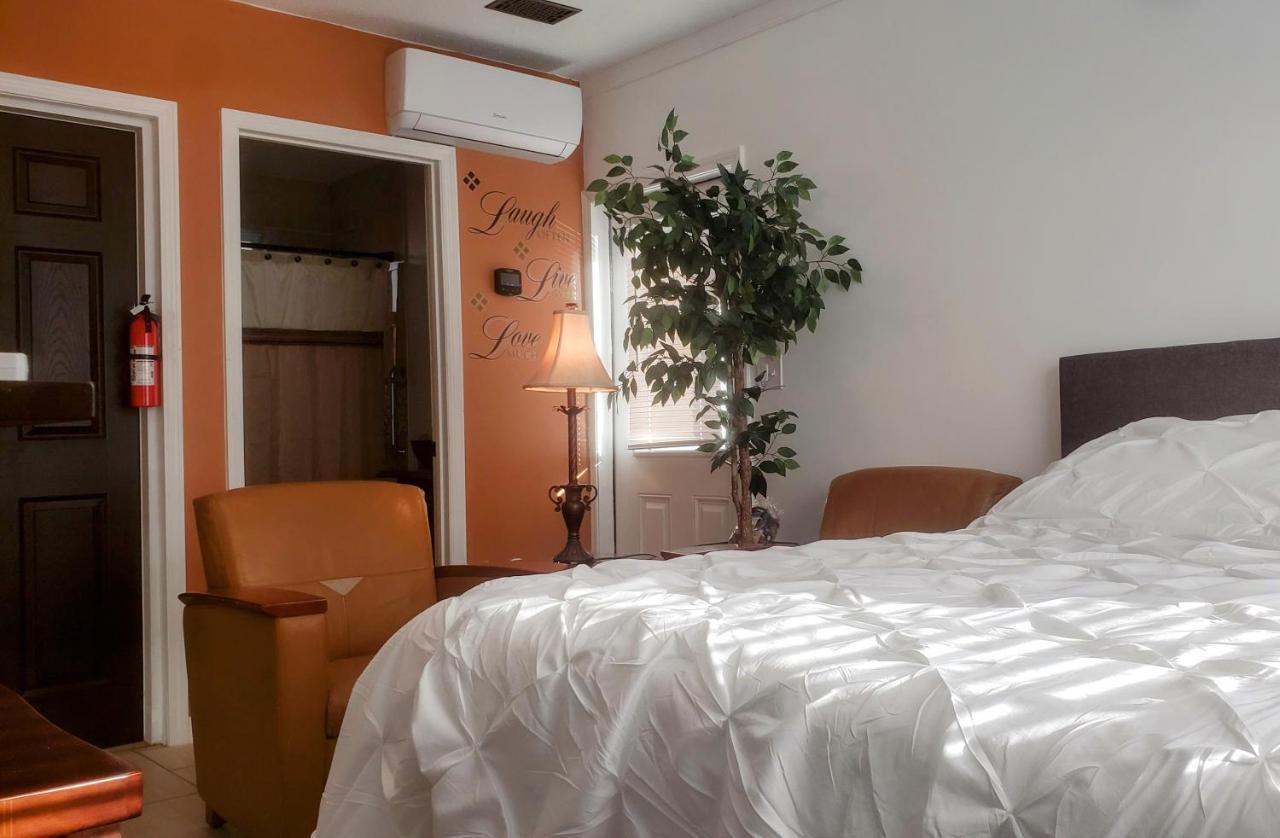 Stylish Suite Tampa Minutes To Hard Rock Casino Mango Exterior photo