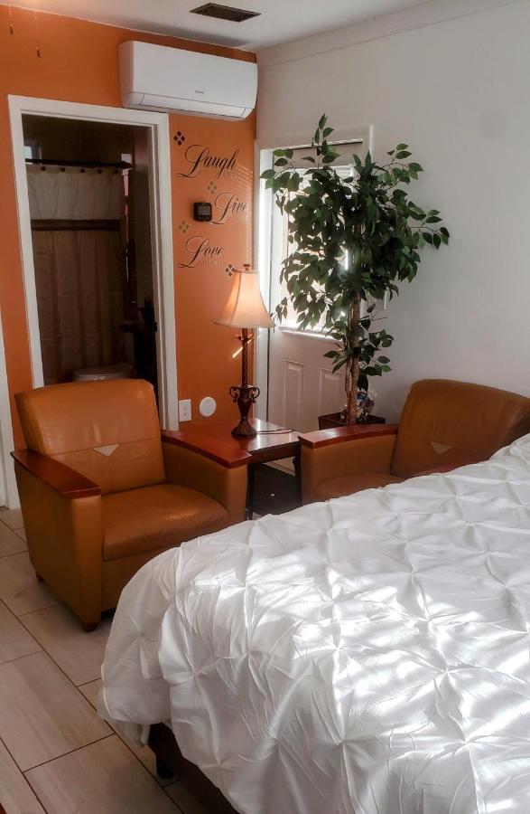 Stylish Suite Tampa Minutes To Hard Rock Casino Mango Exterior photo